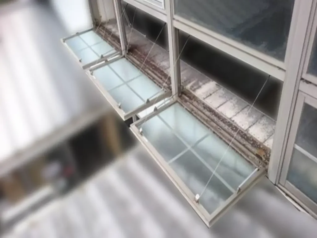 ハンドルボックス劣化、ダンパーの腐食・錆び、ダンパーのガス圧低下 窓回り部開閉動作確認